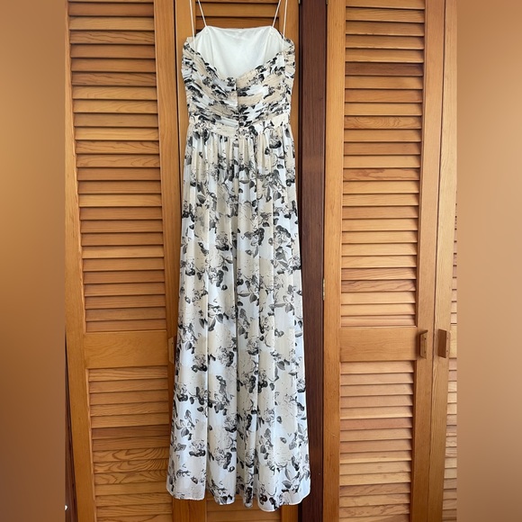 Strapless Erin Erin Featherstone floor length gown in floral print - Picture 3 of 10